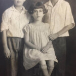 Mike, Libby and Eli Hellman